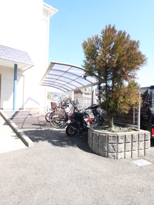 物件外観写真5　(駐輪場)