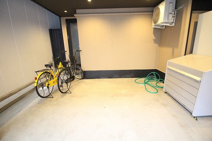 物件外観写真2　(駐輪場)