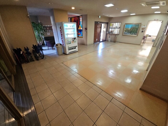 物件外観写真4　(エントランス部分)