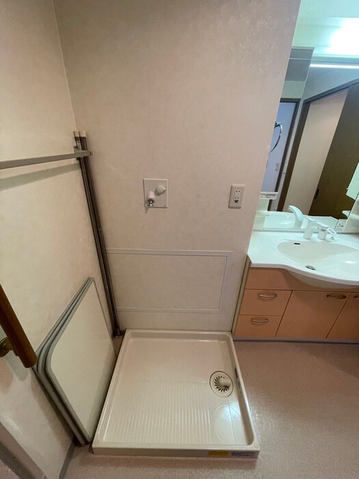 物件内観写真10　(洗濯機置場)