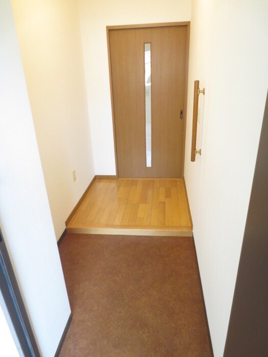 物件内観写真16　(玄関)