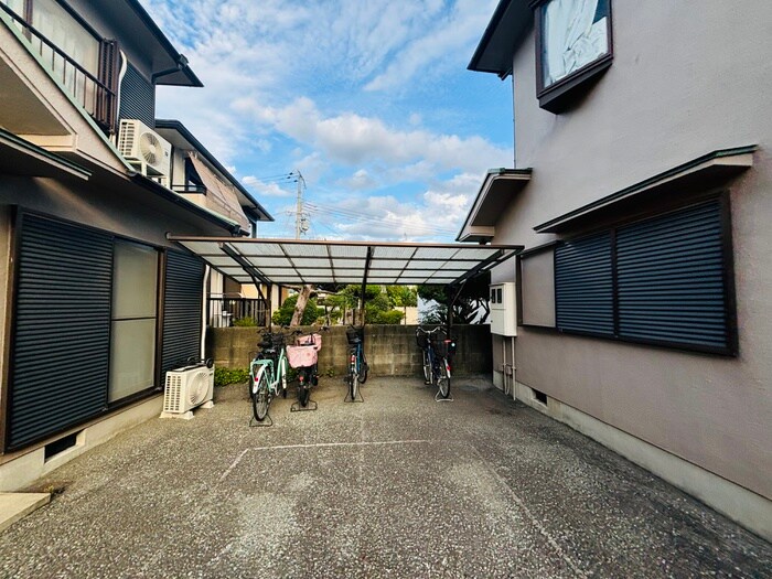 物件外観写真4　(駐輪場)