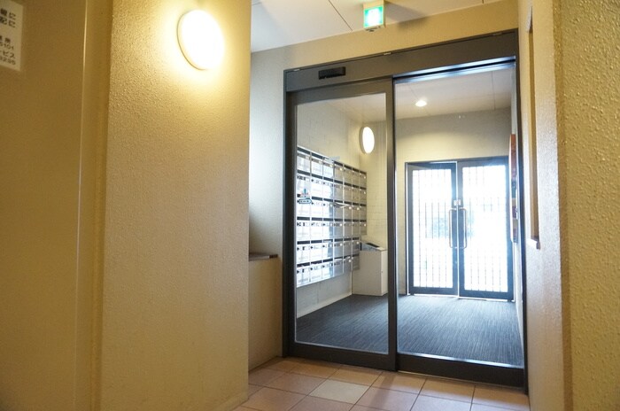 物件外観写真2　(エントランス部分)