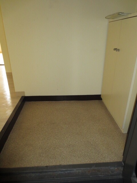 物件内観写真7　(玄関)