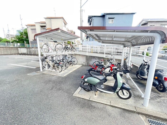 物件外観写真3　(駐輪場)