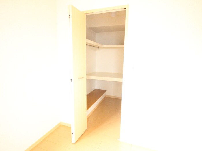 物件内観写真12　(収納)