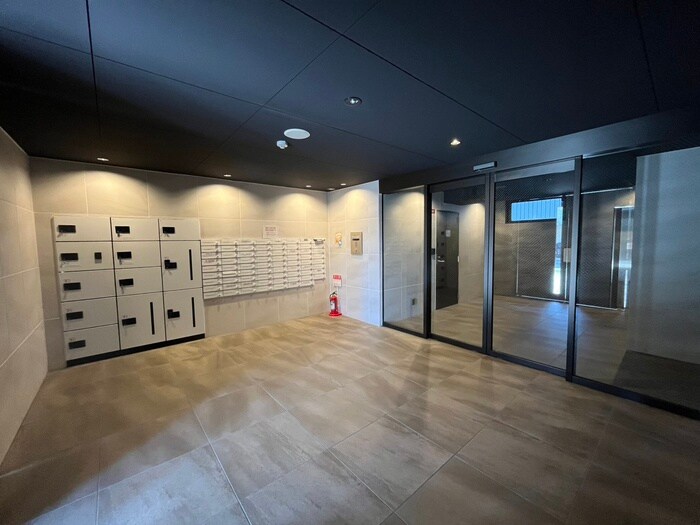 物件外観写真3　(エントランス部分)