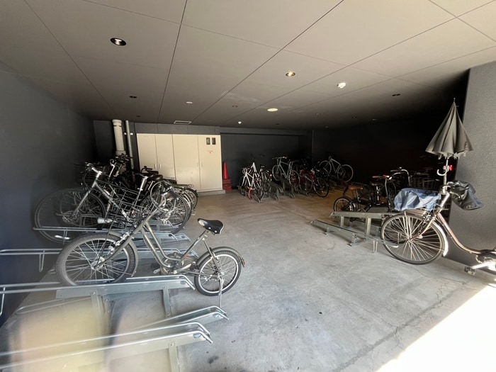 物件外観写真4　(駐輪場)