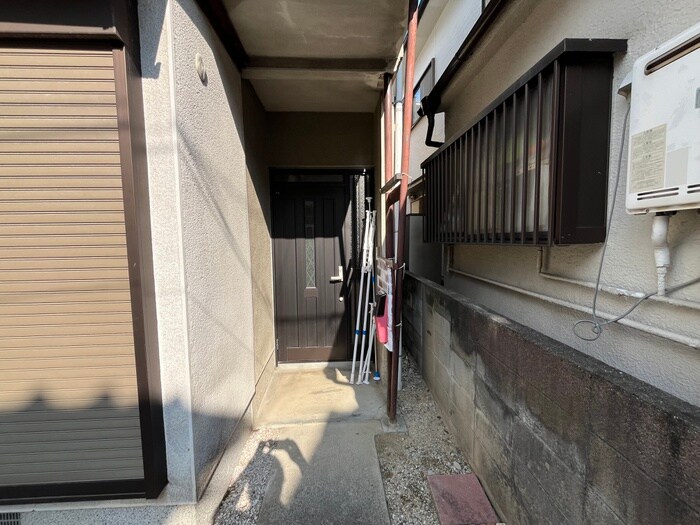 物件外観写真5　(エントランス部分)