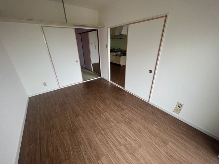 物件内観写真8　(居室)