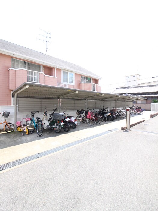 物件外観写真4　(駐輪場)