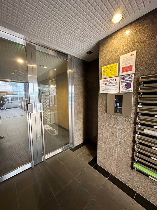 物件外観写真3　(エントランス部分)