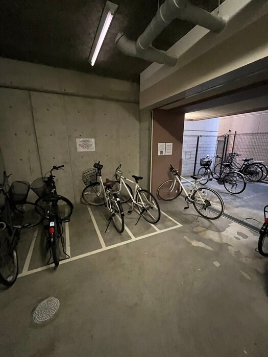 物件外観写真5　(駐輪場)