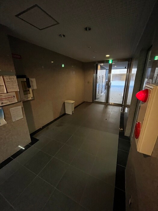 物件外観写真6　(エントランス部分)