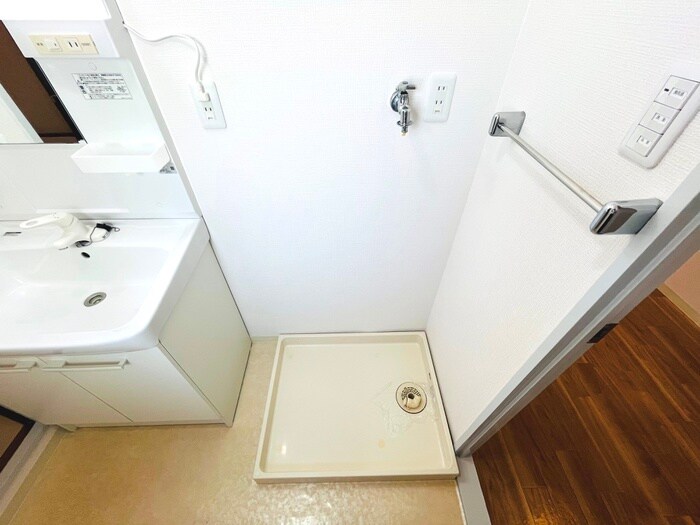 物件内観写真10　(洗濯機置場)