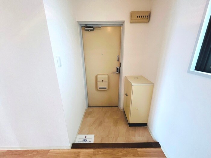 物件内観写真11　(玄関)