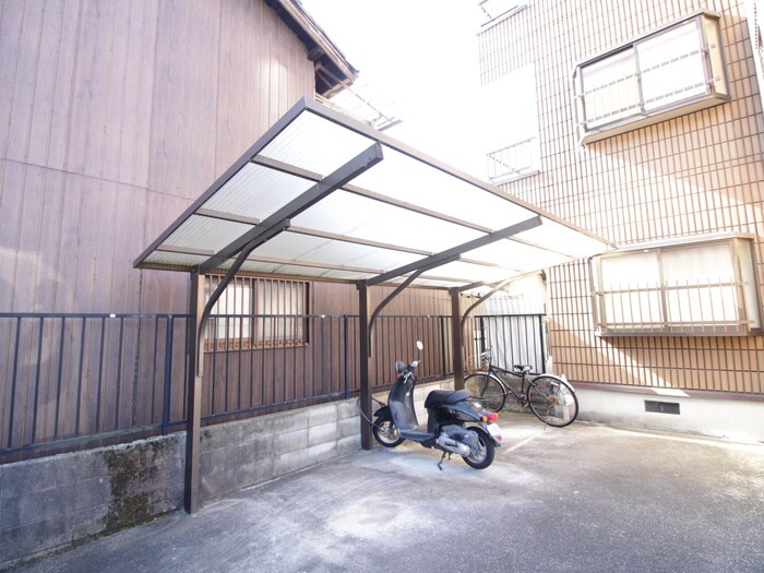 物件外観写真3　(駐輪場)