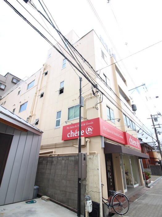 カラキマンションの物件外観写真