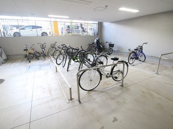物件外観写真6　(駐輪場)