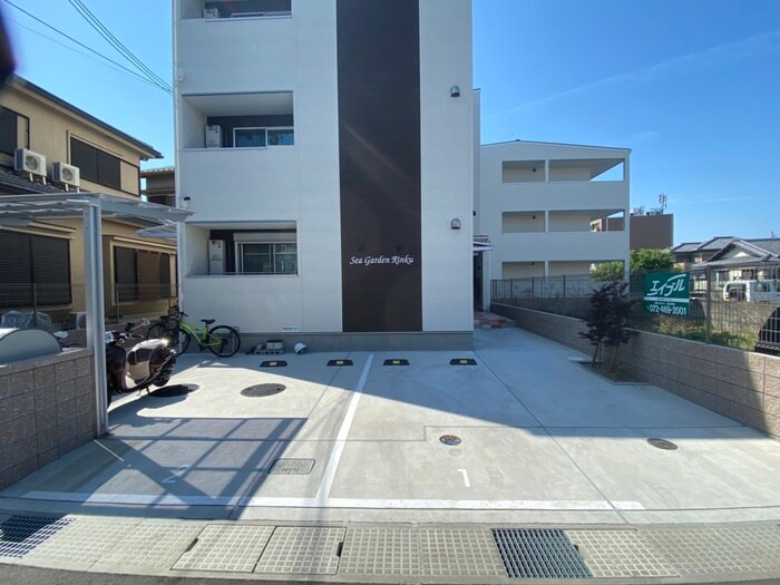 物件外観写真3　(駐車場)