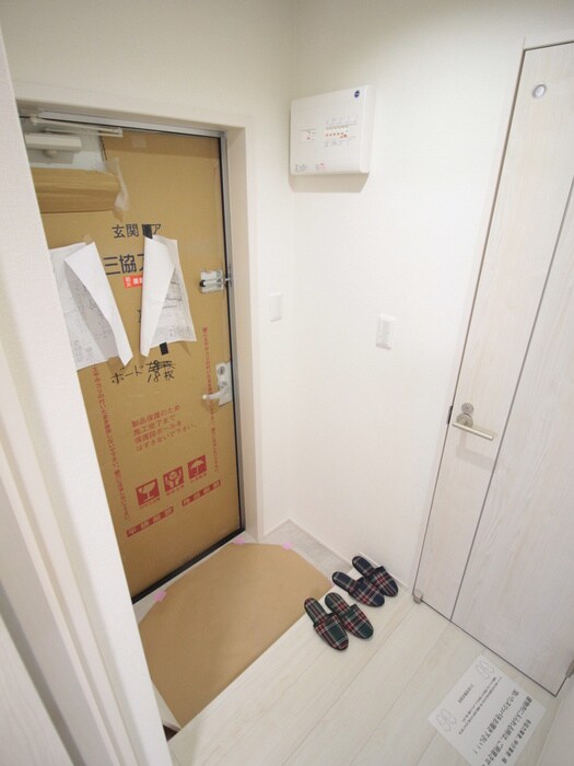 物件内観写真8　(玄関)