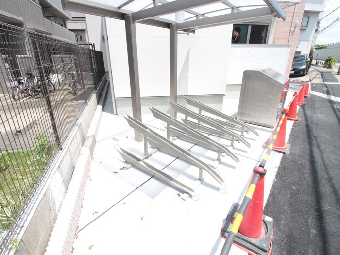 物件外観写真5　(駐輪場)