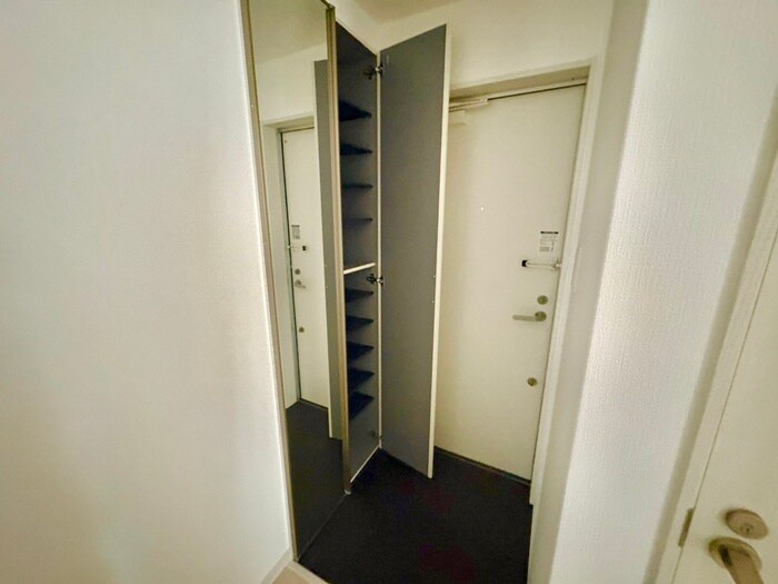 物件内観写真5　(玄関)
