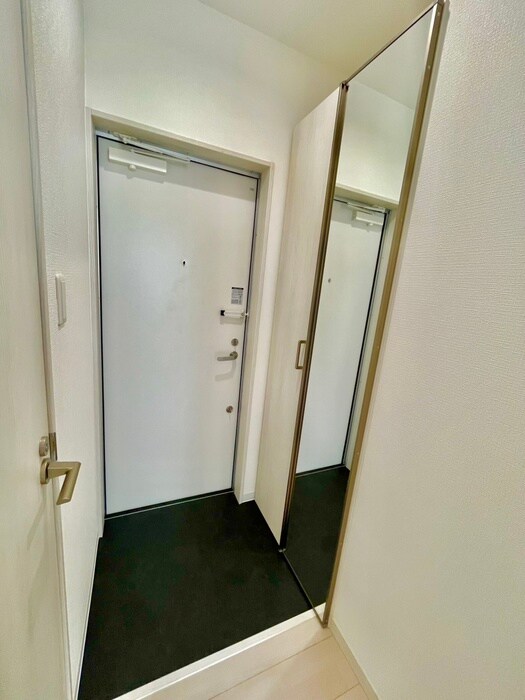 物件内観写真16　(玄関)