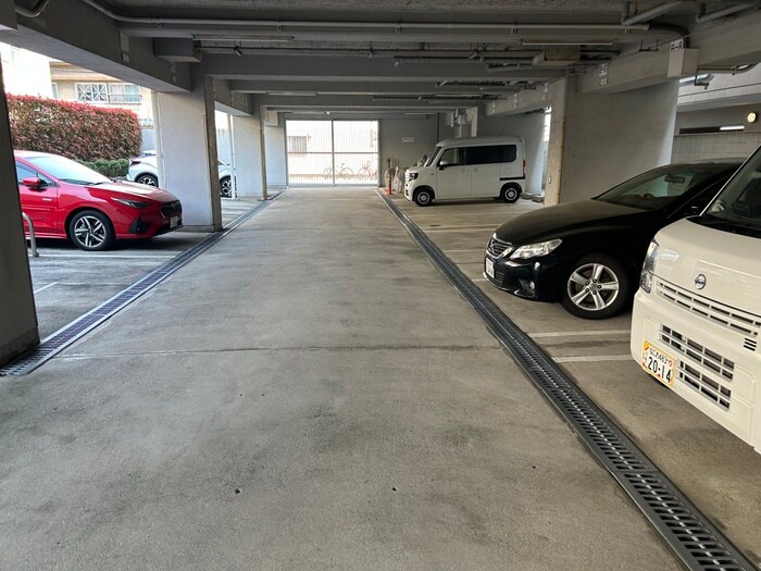 物件外観写真4　(駐車場)