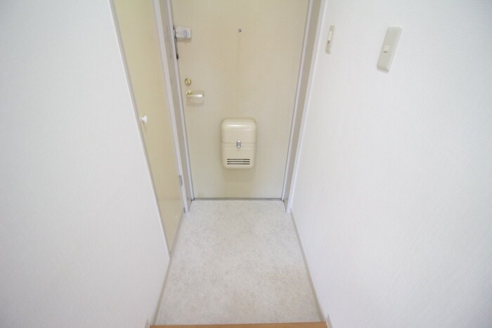 物件内観写真8　(玄関)