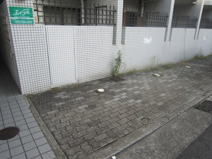 物件外観写真5　(駐車場)