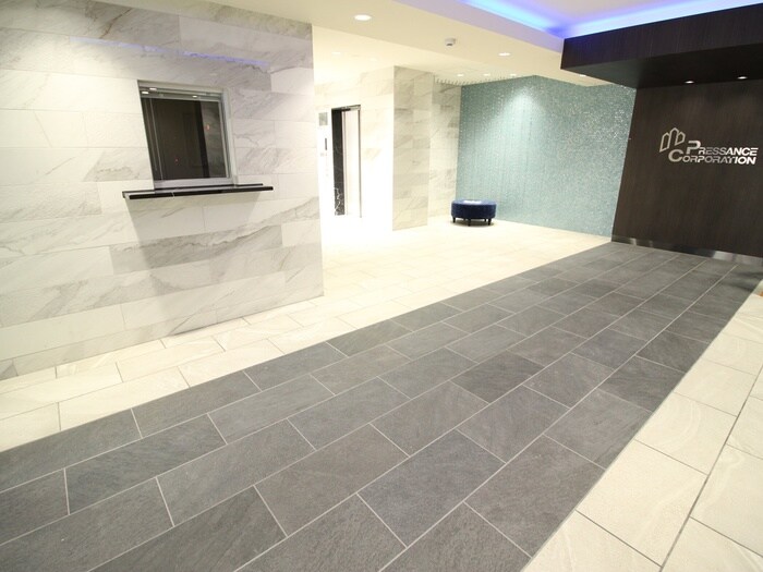 物件外観写真5　(エントランス部分)