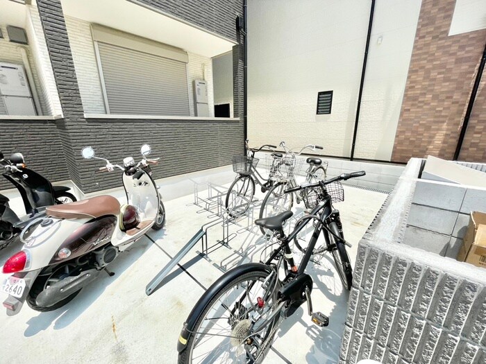 物件外観写真5　(駐輪場)