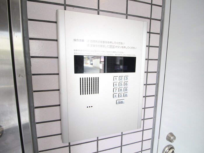 物件外観写真4　(エントランス部分)