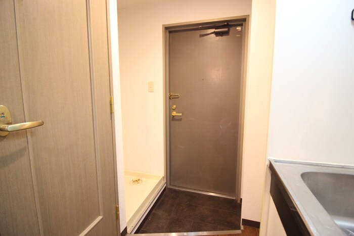 物件内観写真9　(玄関)