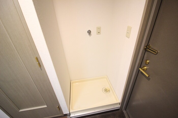 物件内観写真12　(洗濯機置場)