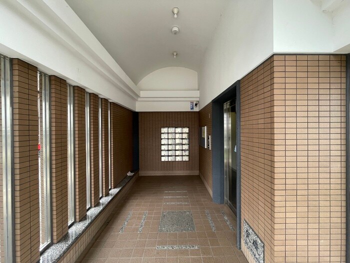 物件外観写真4　(エントランス部分)