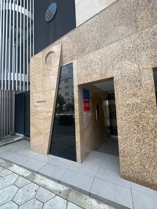 物件外観写真5　(エントランス部分)