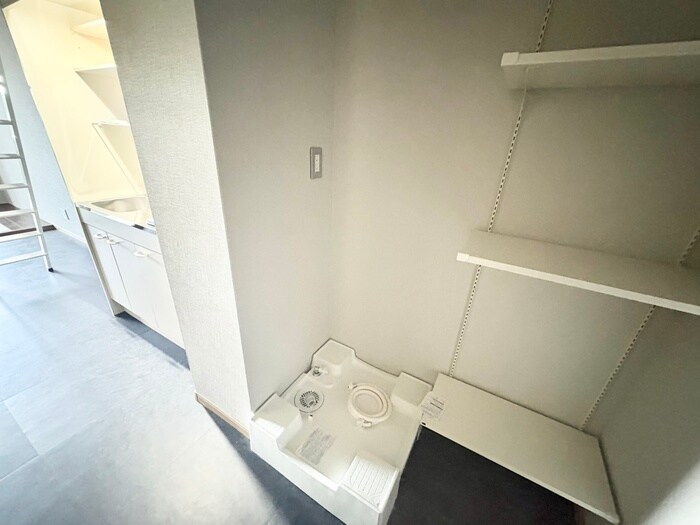 物件内観写真12　(洗濯機置場)