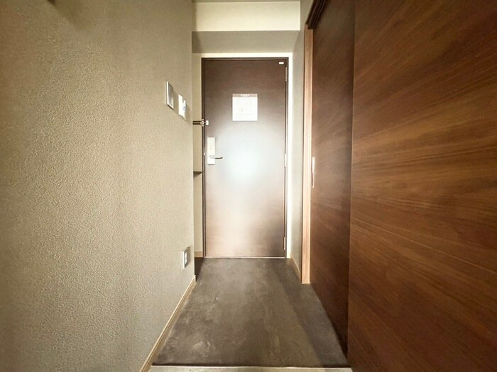物件内観写真13　(玄関)