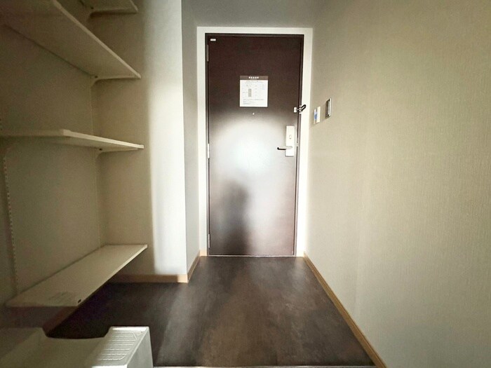 物件内観写真13　(玄関)