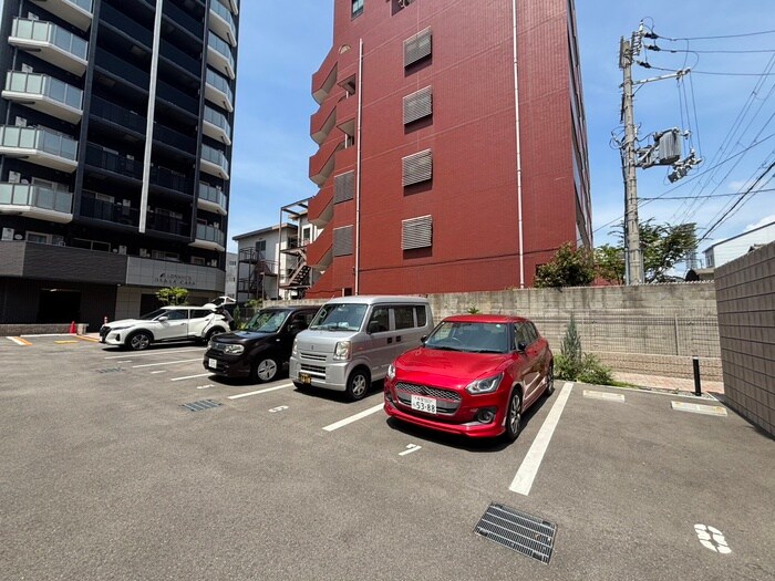 物件外観写真4　(駐車場)