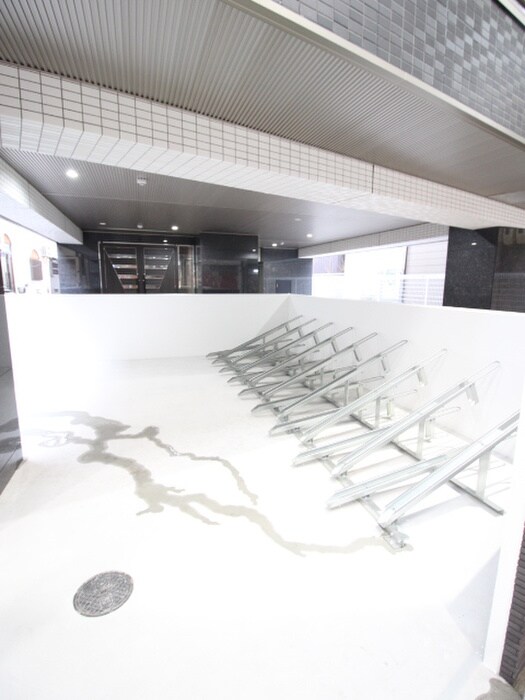 物件外観写真3　(駐輪場)