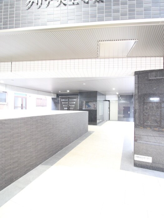 物件外観写真6　(エントランス部分)