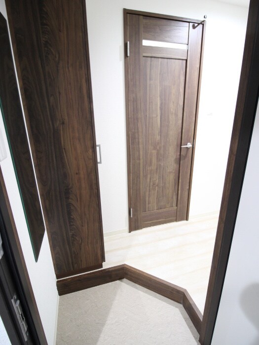 物件内観写真11　(玄関)