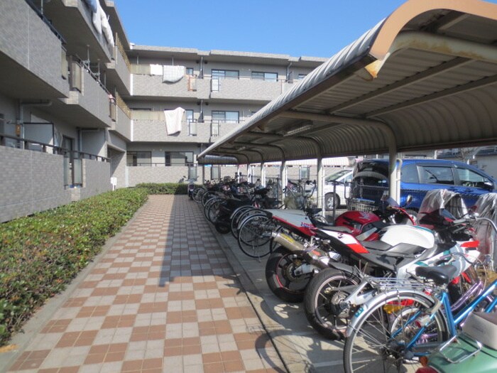 物件外観写真4　(駐輪場)
