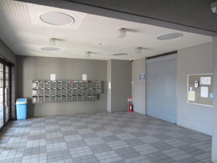 物件外観写真5　(エントランス部分)