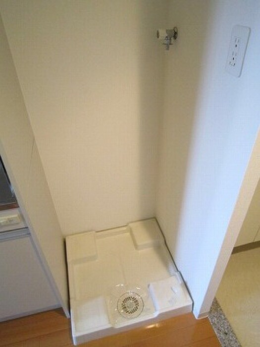 物件内観写真10　(洗濯機置場)