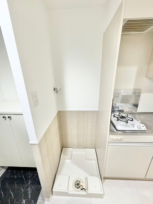 物件内観写真16　(洗濯機置場)