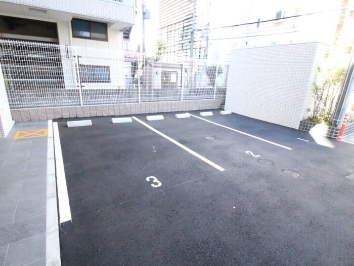 物件外観写真5　(駐車場)